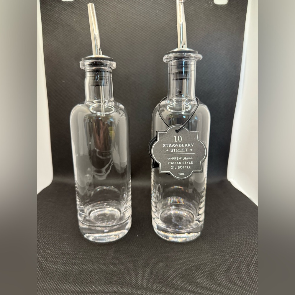 Ten Strawberry Street Vinegar and Oil Dispensers-New, washed never used.
13 oz